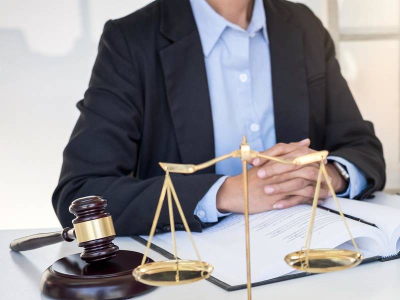 上海劳动纠纷律师：没有劳动合同上班摔骨折的赔偿解析