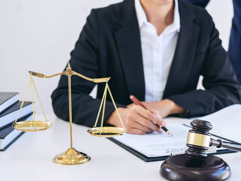 上海劳动仲裁律师视角：签3年劳动合同中途离职的补偿问题解析